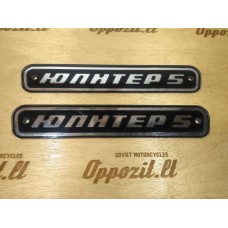 Užrašai ant daiktadėžės Jupiter 5  (2)